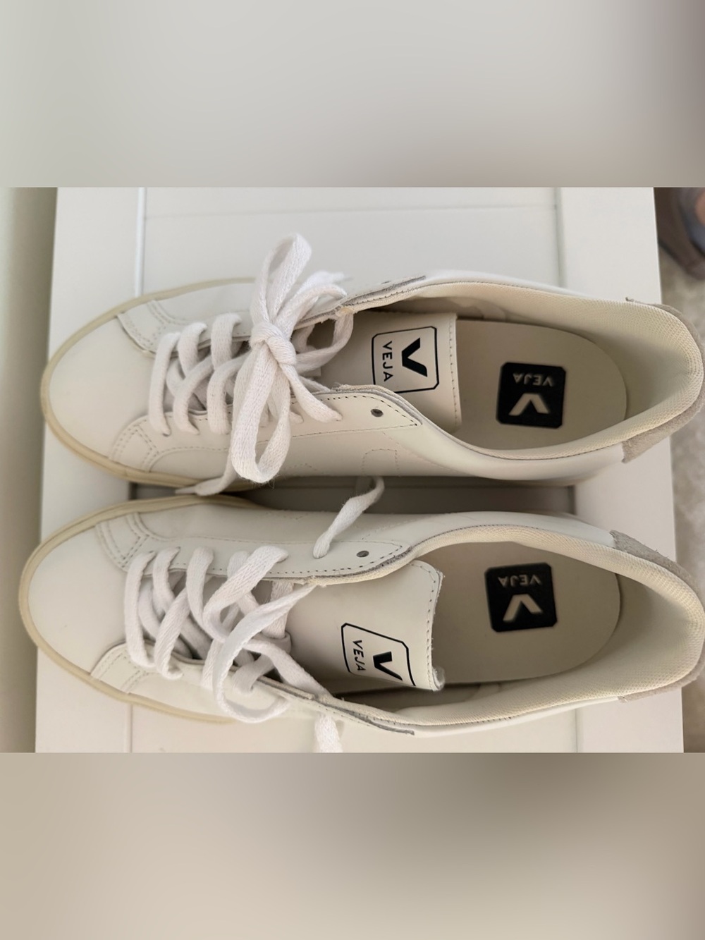 VEJA Women's White Leather Low-Top Sneakers US8 - Picture 4 of 5
